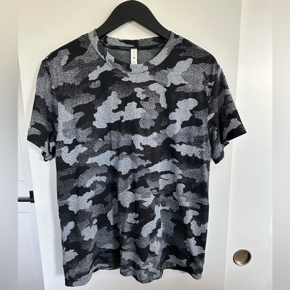 Lululemon All Yours Short Sleeve Training Tee Size 8